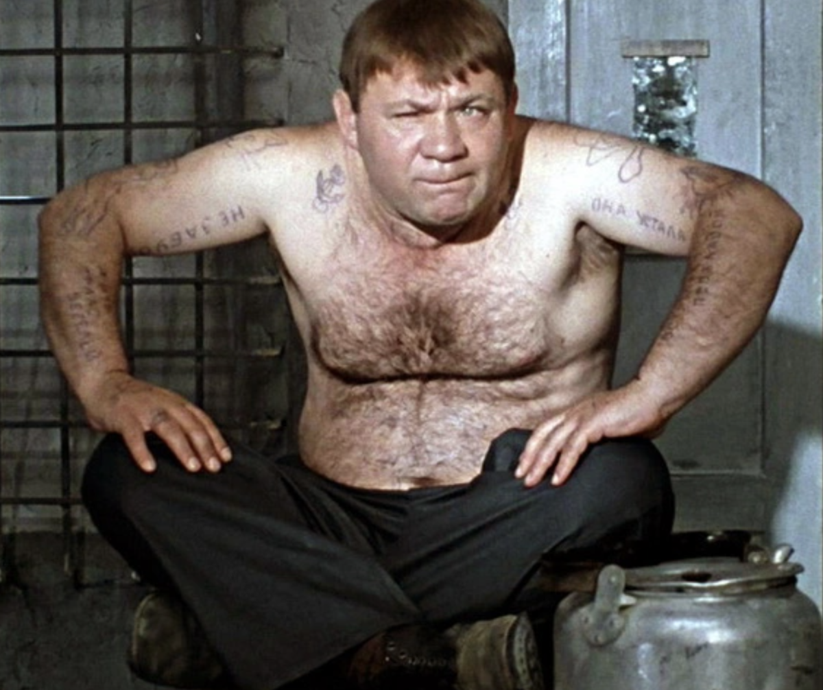 Что означают наколки Доцента в фильме «Джентльмены удачи»